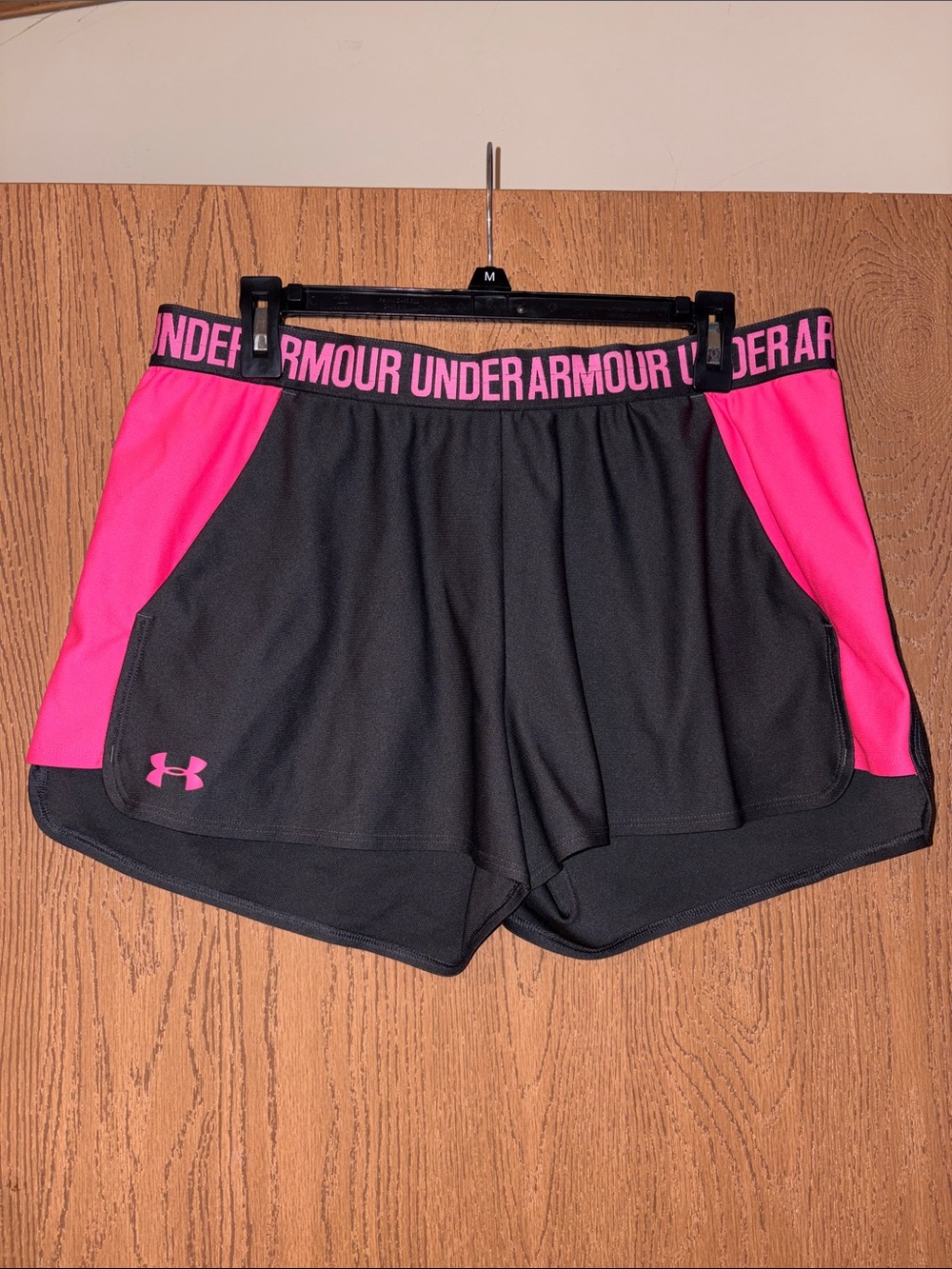 Under Armour Black/grey & Hot Pink Women’s Athletic Shorts size XL